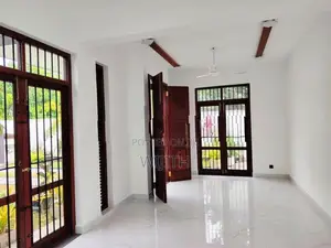 LUXURY THREE STOREY HOUSE FOR SALE IN CLOSE TO MALAMBE TOWN