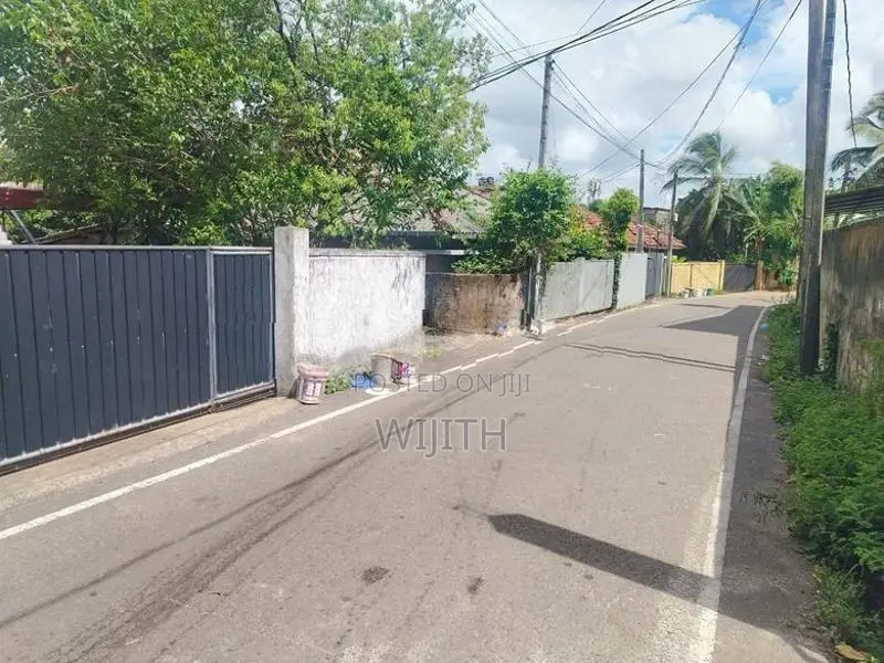සුපරි ඉඩමි කෑබෑල්ලක් විකිනිමට කොටිටෙි රජමහා විහාර මාවතේ