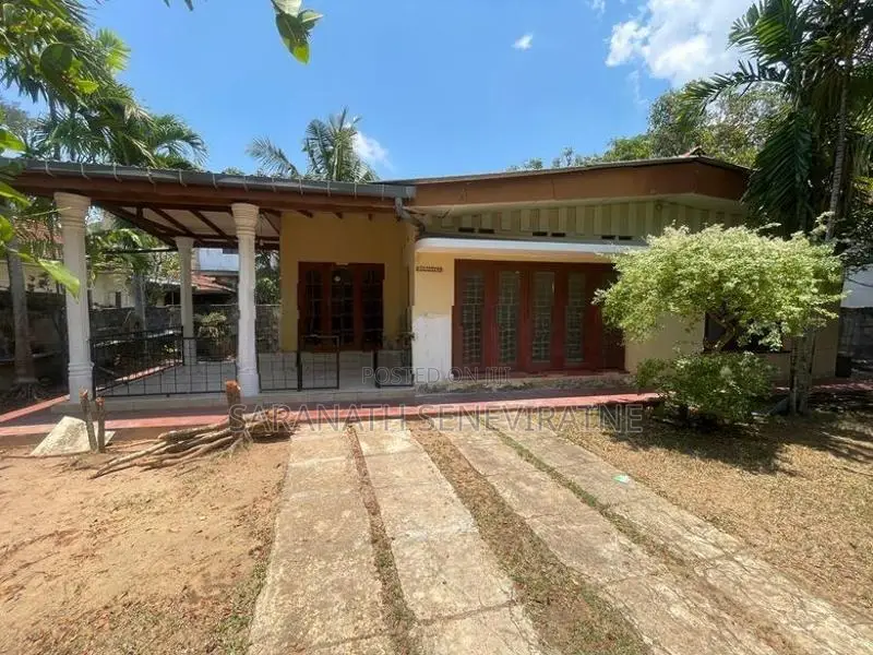 House For Land Value - Kapuwatta Ja-Ela 20 Perches 200 m Negombo Rd