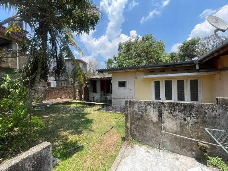 House For Land Value - Kapuwatta Ja-Ela 20 Perches 200 m Negombo Rd