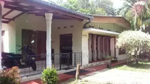 House For Land Value - Kapuwatta Ja-Ela 20 Perches 200 m Negombo Rd