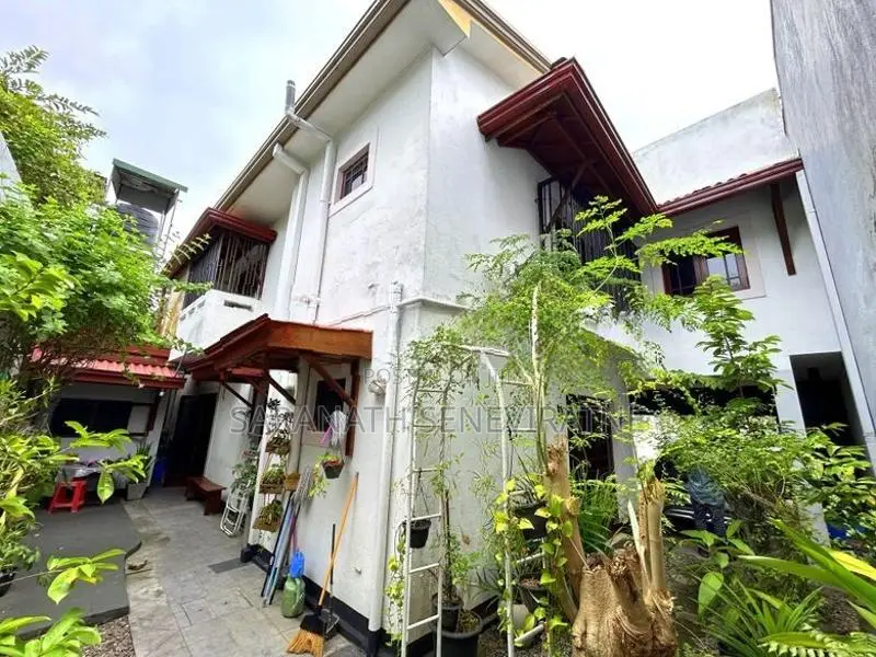 Luxury House For Sale in Off Dutugamunu Mw Kohuwala Colombo 6