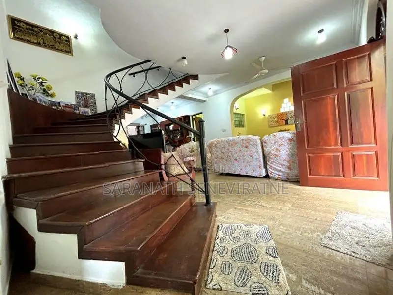 Luxury House For Sale in Off Dutugamunu Mw Kohuwala Colombo 6