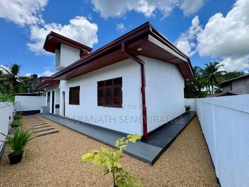 Brand-New House in Godagama - Only 700 m to High-Level Rd