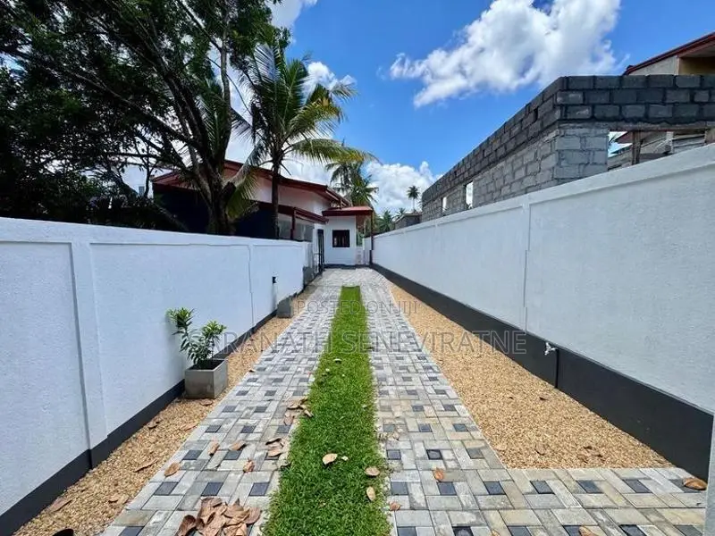 Brand-New House in Godagama - Only 700 m to High-Level Rd