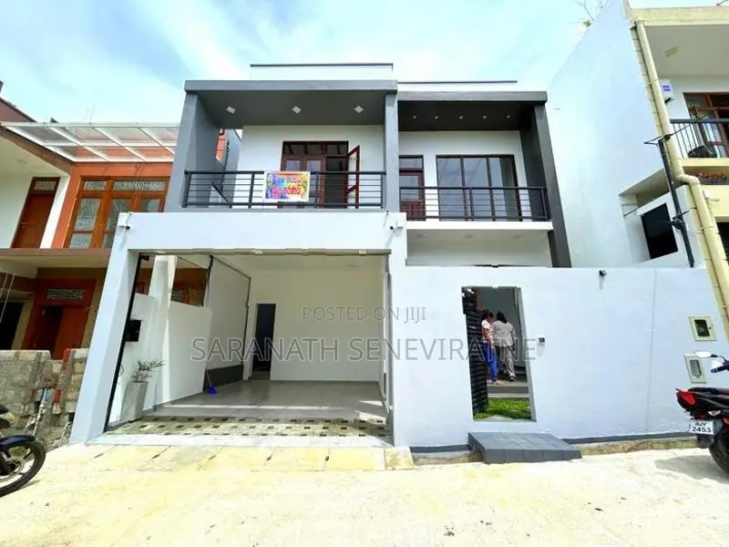 Brand-New Solid Modern House Sale From Piliyandala Off Gonamadiththa R