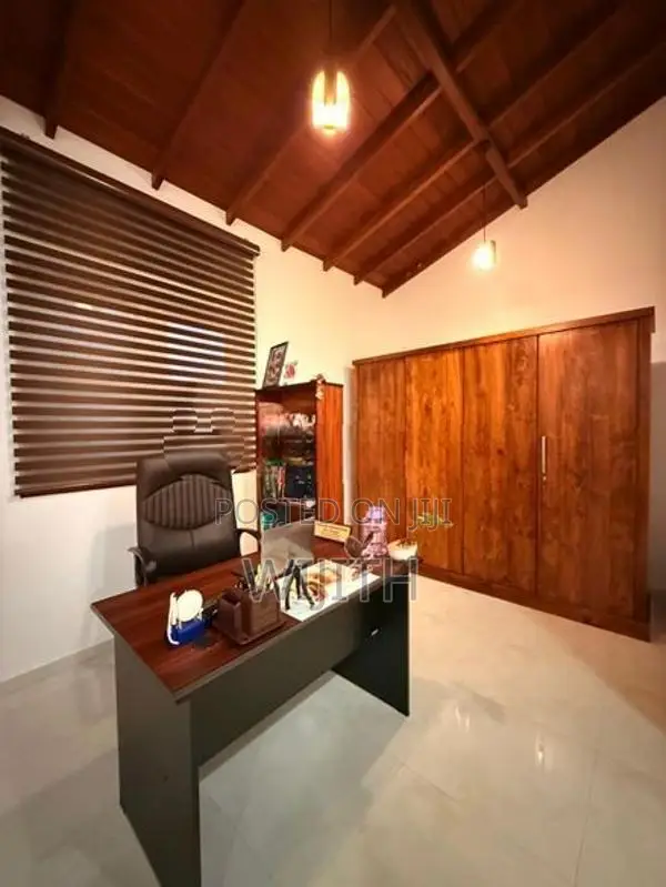 THREE STOREY HOUSE FOR SALE IN PILIYANDALA WITH FURNITURES