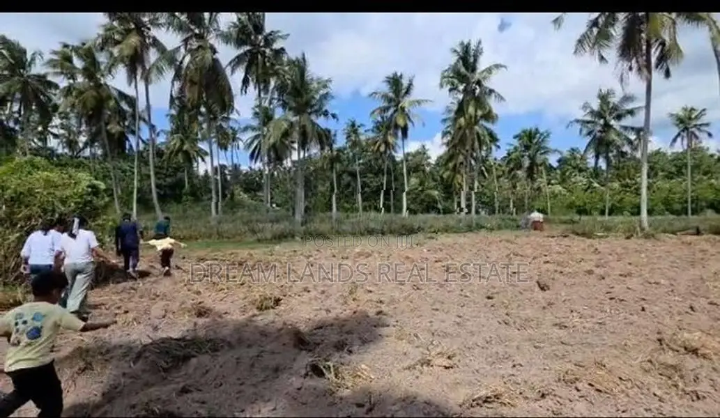 COMMERCIAL LAND FOR RENT IN MINUWANGODA (SP1057A)