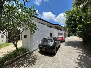 Luxury House in Wimalawatta Rd Nugegoda
