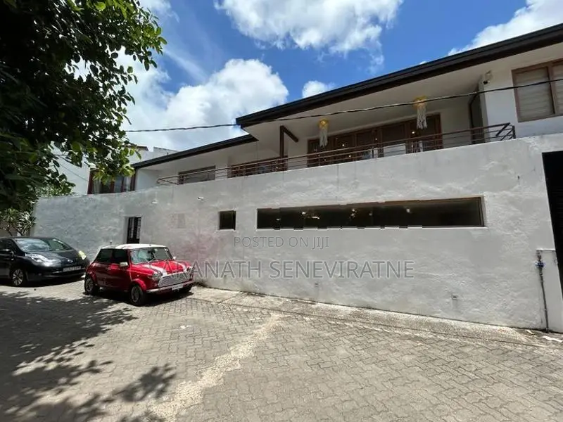 Luxury House in Wimalawatta Rd Nugegoda