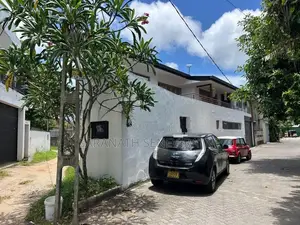 Luxury House in Wimalawatta Rd Nugegoda