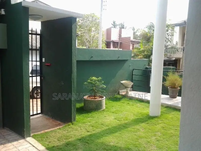 03 Story Modern House for SALE Muththettugoda Rd Talangama Battaramull