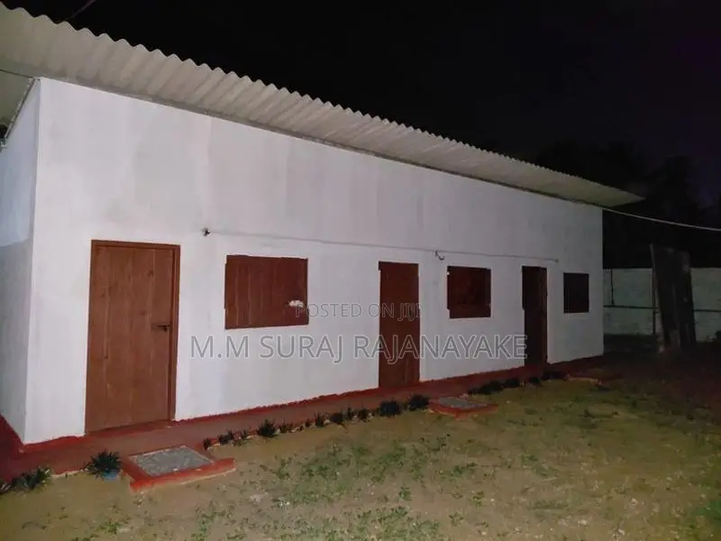 කාමර 9ක් බදු දීමට ඇත