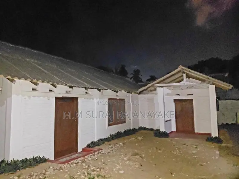 කාමර 9ක් බදු දීමට ඇත