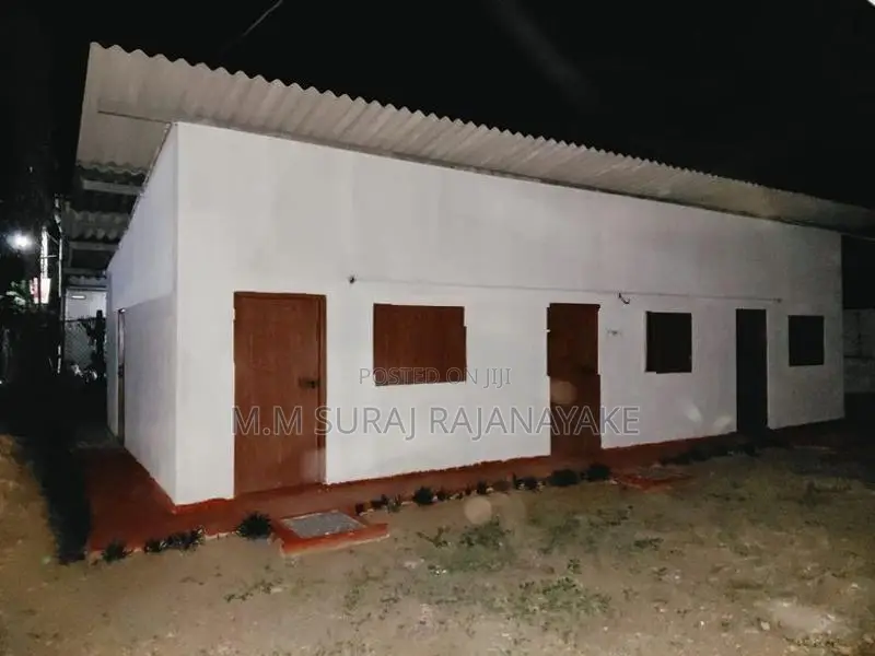 කාමර 9ක් බදු දීමට ඇත