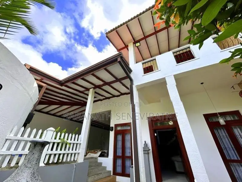 Luxury House with Furniture - Sale @ Battaramulla Koswatta Pipe Rd