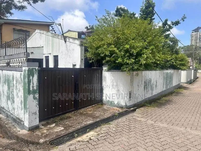 House for sale in Rajagiriya Only 40 metres to the main road