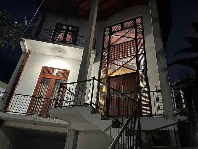 Modern 3 Storied House - Sale in Katugasthota Kandy