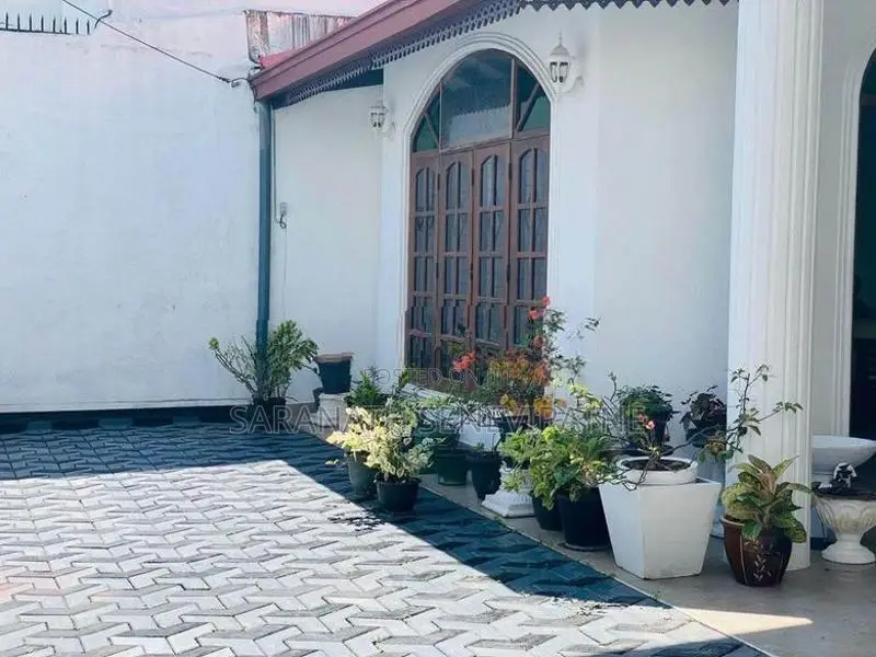 House in Dehiwala Hill Street For Sale