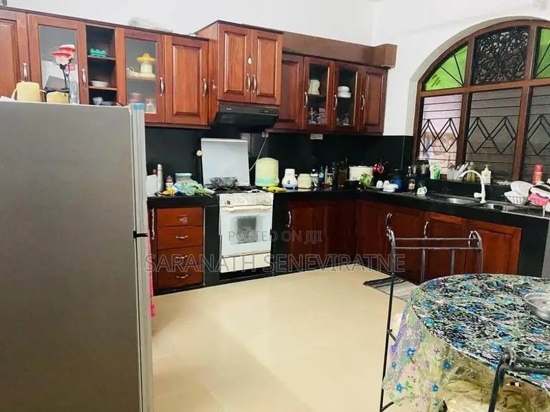 House in Dehiwala Hill Street For Sale