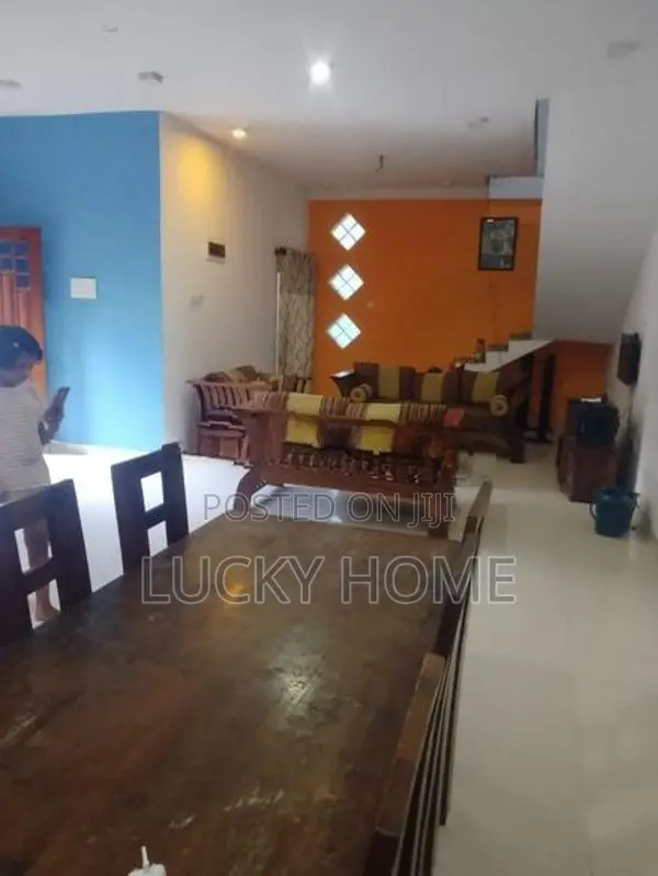 දෙමහල් නිවස බඩුත් සමග ඉක්මනින් විකිනීමට