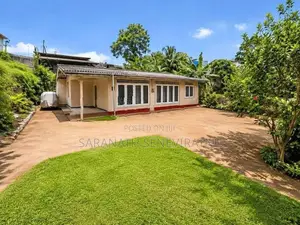 Land in Kottawa Bangalawatta With Old House