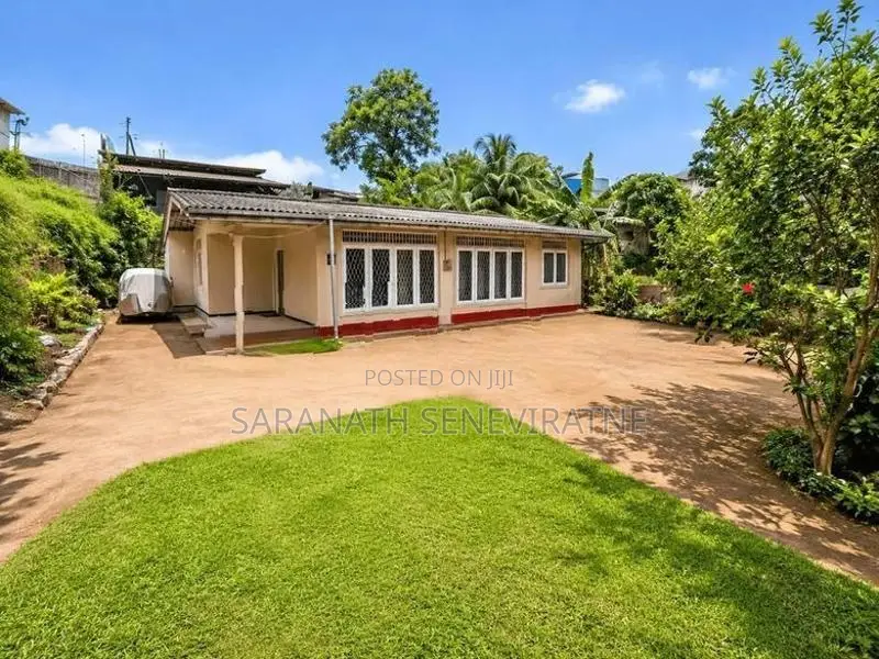 Land in Kottawa Bangalawatta With Old House