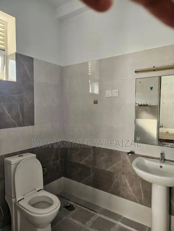 Apartment For Rent in Charlimend Road Wellawathe Colombo.06