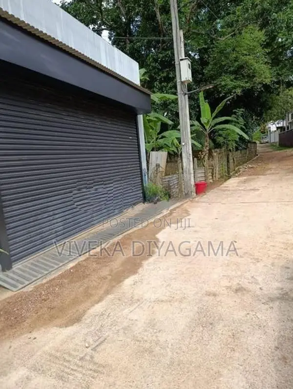කඩවත නගර මධ්‍යයේ වටිනා ඉඩමක් විකිණීමට