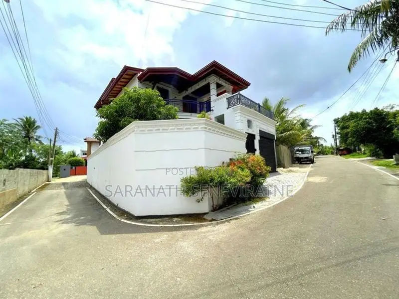 BRand-New Luxury House For Sale in Arawwala Maharagama 3500 SQFT