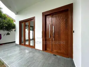 BRand-New Luxury House For Sale in Arawwala Maharagama 3500 SQFT