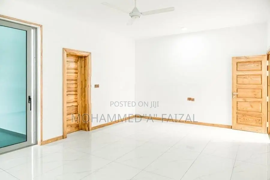 Apartment For Sale in Nelson Place Wellawathe Colombo.06
