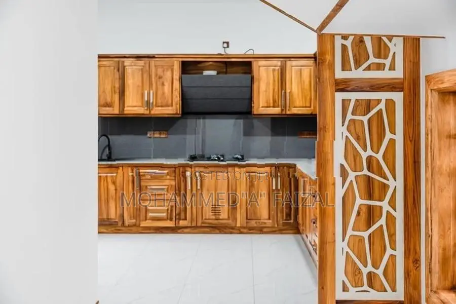 Apartment For Sale in Nelson Place Wellawathe Colombo.06