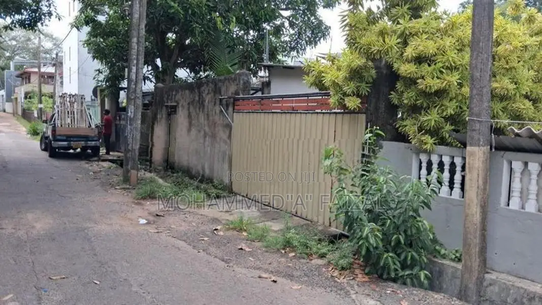 Land For Sale in Malwatha Cross Road Of Dehiwala