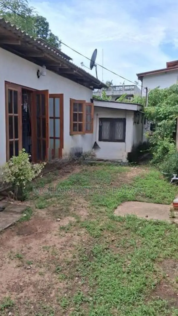Land For Sale in Malwatha Cross Road Of Dehiwala