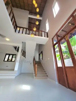 Spacious 7-Bedroom House in Battaramulla Subuthipura