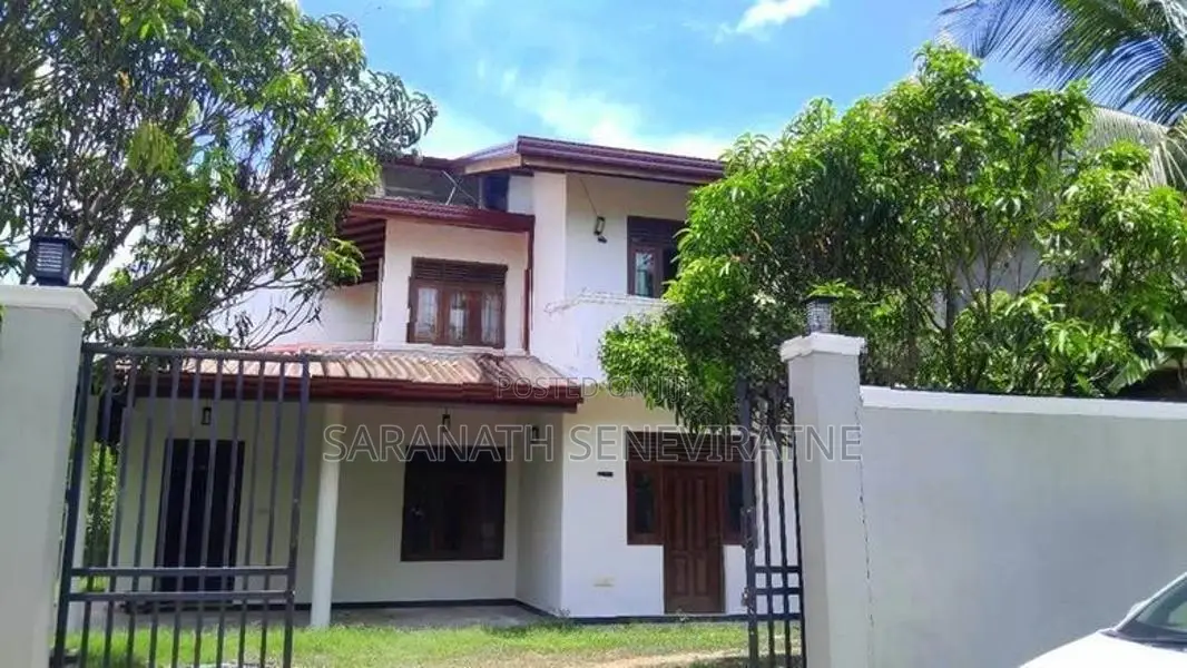 Spacious 2-story Home in a Highly Convenient Location - Kadawatha