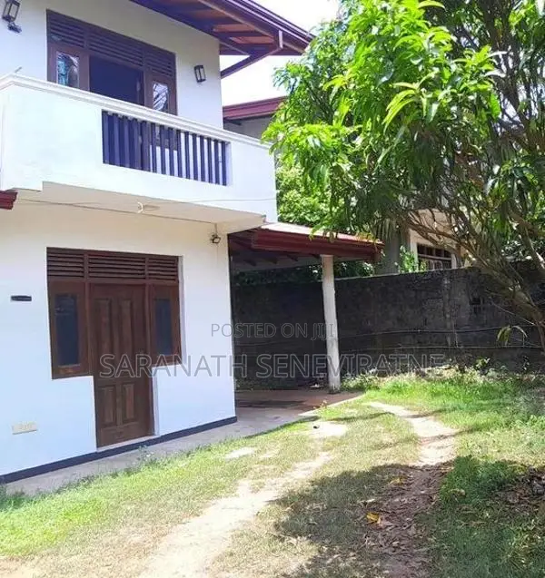 Spacious 2-story Home in a Highly Convenient Location - Kadawatha