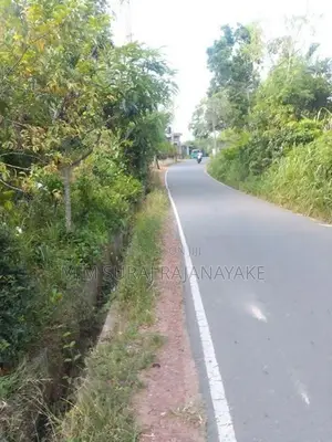 සීදුව වර්ග අඩි 14000ක් සහ පර්චස් 75ක වෙයාර් හවුස් එක විකිණීමට ඇත.