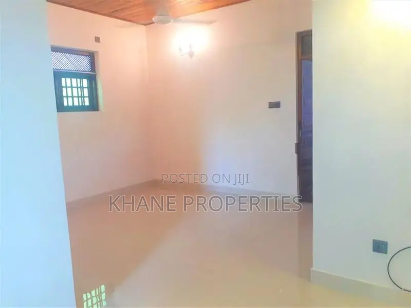 4 Bedrooms House for Sale at – Pitakotte