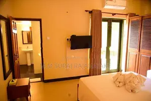 කටුනායකින් නිවසක් විකිණීමට ඇත.
