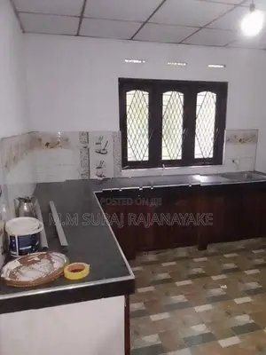 කටුනායකින් නිවසක් විකිණීමට ඇත.
