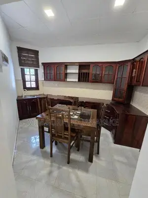 කටුනායකින් නිවසක් විකිණීමට ඇත.
