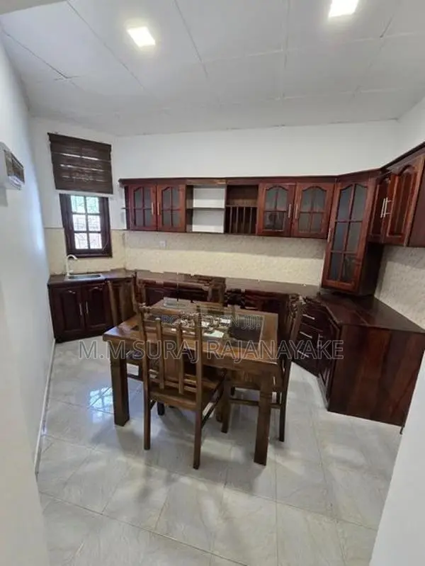 කටුනායකින් නිවසක් විකිණීමට ඇත.