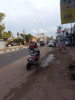 කටුනායකින් නිවසක් විකිණීමට ඇත.