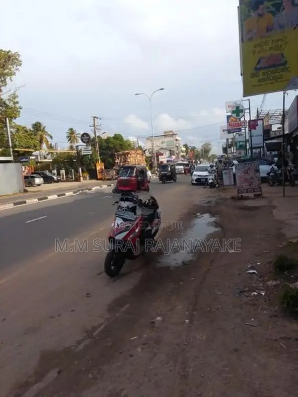 කටුනායකින් නිවසක් විකිණීමට ඇත.