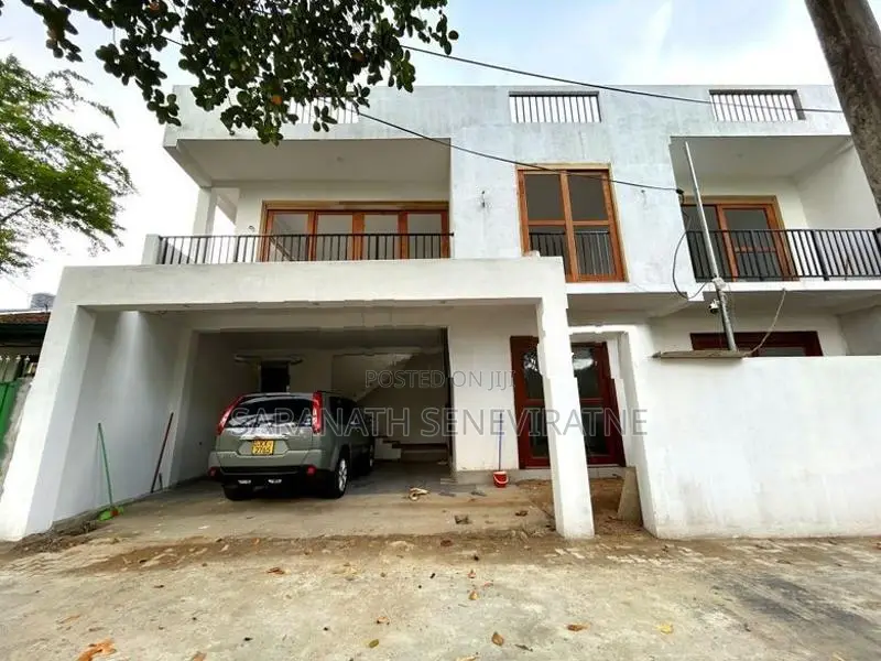 URGENT SALE - Solid Brand-New House From Boralesgamuwa TOWN