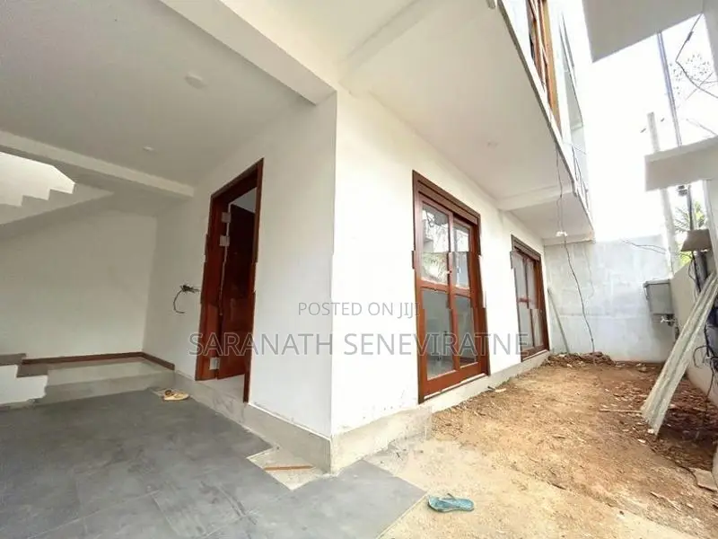 URGENT SALE - Solid Brand-New House From Boralesgamuwa TOWN