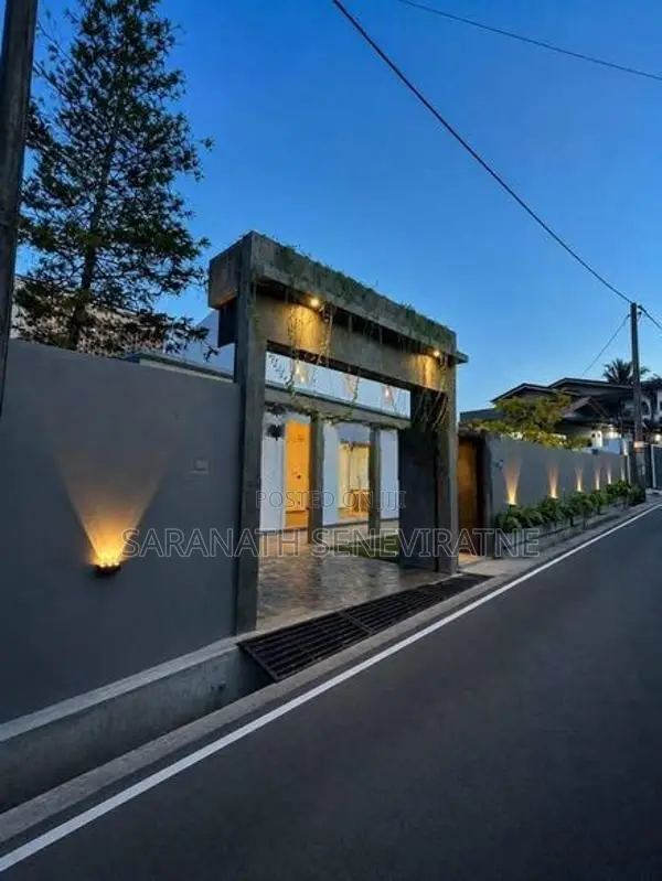 Brand-New Modern Luxury House Kaduwela Athurugiriya