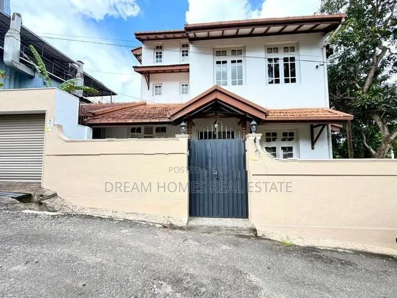 3-Storey 4BR House with 2 Independent Living Units – Kotte
